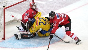 Goalie Starkbaum wehrt sich tapfer