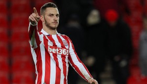 Marko Arnautovic ruft den Journalisten aus dem Auto zu