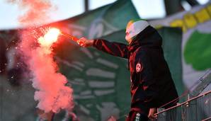 Ein rapid-Fan im Duell mit der WSG Tirol.