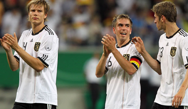 Es ist amtlich: Holger Badstuber (l.) verteidigt links und Thomas Müller (r.) spielt rechts