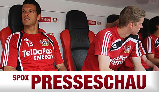 Michael Ballack (l.) ist auch in der kommenden Saison nur Ergänzungsspieler in Leverkusen