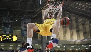 Niels Giffey von Alba Berlin mit einem krachenden Dunk.