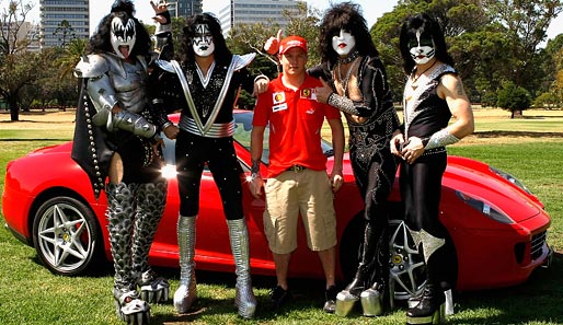 Ein Rocker unter Rockern: Kimi Räikkönen mit der Band "Kiss"