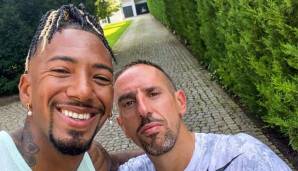 Jerome Boateng kam im Urlaub mal mit dieser Friese an. Definitiv nicht sein stärkster Look, oder?