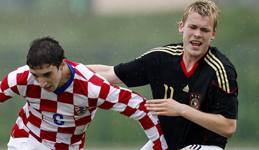 Von der Insel in die Domstadt: Der 1. FC Köln hat sich die Dienste vom 18-jährigen Christopher Buchtmann (r.) gesichert. Der Jugendnationalspieler kommt vom FC Fulham