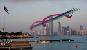 Nach dem Rennen gab es bei zunehmender Dämmerung dann noch einmal Flugakrobatik der anderen Art vom arabischen Flug-Team Al Fursan