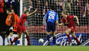 Liverpool gewinnt durch den späteren Leverkusener Sami Hyypiä 1:0. Bayer kommt durch ein 4:2 im Rückspiel dennoch ins Halbfinale