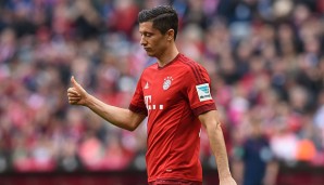 Mit seinen 29 Treffern stellte Lewandowski zudem den Schützen-Rekord eines ausländischen Spielers in einer Saison ein. Auch Huntelaar gelangen 2011/12 29 Tore für Schalke. Den Rekord könnte er sogar noch für sich allein beanspruchen. Daumen hoch!