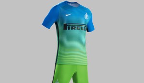 Das dritte Trikot von Inter besticht dieses Jahr mit einem stylischen Längsstreifenlook. Nichts neues für den Mailänder Klub, die Streifen sind nun jedoch zahlreicher und dünner. Je weiter man nach unten geht, desto grüner wird's