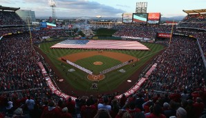 Angel Stadium of Anaheim: Das Zuhause der Angels hat nach einigen Umbauten nun eine Felsenlandschaft im Outfield. Wer den Ball dort hinschlägt, hat mächtig Power