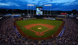 Kauffman Stadium in Kansas City: Die Heimat des World-Champions von 1986 und 2015, den Royals. Neben des riesigen Scoreboards samt Krone überzeugt es durch eine weitere Besonderheit ...