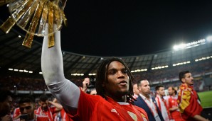 Mit Renato Sanches hat sich der FC Bayern ein echtes Juwel in die eigenen Reihen geholt. Der 18-Jährige konnte schon sämtliche Rekorde brechen. Wir haben sie für euch gesammelt. Wir dürfen bitten: Renato Sanches