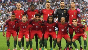 Erstmal sagen wir Glückwunsch! Sanches stand gegen Polen zum ersten Mal in der Startelf von Portugal. Falls ihr ihn sucht, er ist der bullige Spieler mit der 16