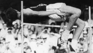 Dick Fosbury (Mexiko, 1968): Der Flop ist DIE Hochsprungtechnik. 1968 war das anders. Als Fosbury im Vorfeld der Spiele in Mexiko ankündigte, er werde rückwärts über die Latte springen, wollte ihn sein Trainer in den Zirkus schicken. Heute unvorstellbar