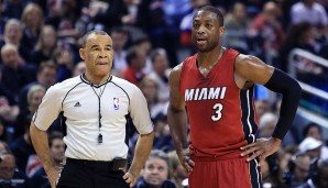 Dwyane Wade kehrt den Miami Heat tatsächlich den Rücken und schließt sich den Chicago Bulls an. Dort soll er für 2 Jahre 48 Millionen Dollar bekommen. Eine Unterschrift fehlt noch