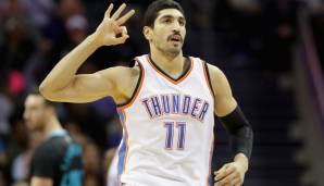 Enes Kanter ließ seinen Frust in einer Auszeit an einem Klappstuhl aus. Er brach sich den Unterarm und fiel zwei Monate aus.