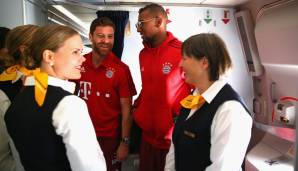 Jerome Boateng erwischte es in einem Flugzeug. Eine Dame vom Bordpersonal knallte ihm den Servicewagen ans Knie. Die Folge: ein Monat Pause.