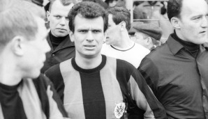 Platz 17: Wilhelm Huberts (1963 - 1970 für Frankfurt): Er war der erste Österreicher in der Bundesliga! Allein deshalb schon hat er sich hierzulande Kultstatus verdient! Beim Anpfiff des 1. Spieltags 1963 war er einer von nur drei Ausländern in der Liga