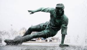 Tom Finney: Auch er wird immer einen Platz in den heiligen Fußballhallen Großbritanniens haben. Er war während seiner gesamten Karriere für Preston North End aktiv. Wie seine Statue zeigt, glänzte der 2014 verstorbene Finney vor allem mit Kampfgeist.