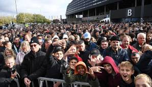 So verwunderte es nicht, dass zahlreiche Fans vor der Arena des Malmö FF auf die Präsentation der 2,70 Meter große Bronzestatue des größten schwedischen Fußballstars aller Zeiten warteten.