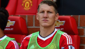 Im Klub läuft es derweil richtig schlecht. Der neue Trainer Jose Mourinho schiebt Schweinsteiger zur Reserve ab.