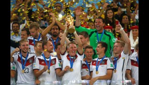 Mit dem FC Bayern hat er jeden erdenklichen Titel gewonnen, jetzt setzt er sich mit dem Gewinn des WM-Pokals noch die Krone auf