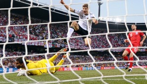 Nach der Pause konterte Deutschland die Three Lions gnadenlos aus. Thomas Müller trifft binnen drei Minuten doppelt