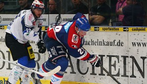 Mirko Sacher (l) bleibt ein weiteres Jahr bei Schwenningen