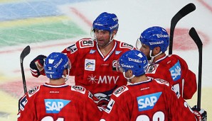 Die Adler Mannheim feiern einen späten Erfolg in Nürnberg