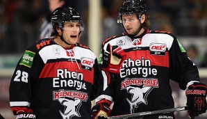 Ryan Jones (l.) leitete gegen Krefeld die Aufholjagd der Haie ein