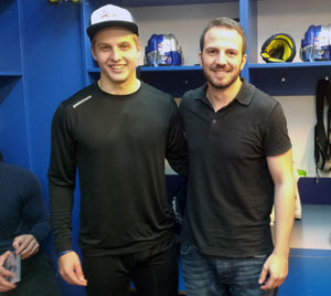 Dominik Kahun (l.) sprach mit SPOX-Redakteur Jan Höfling im Olympiapark über den EHC Red Bull München