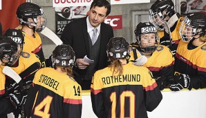 Deutschland Eishockey-Frauen feiern den Viertelfinaleinzug bei der WM in Plymouth