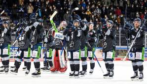 PLATZ 3: STRAUBING TIGERS. Kommt der deutsche Meister bald aus Straubing? Warum eigentlich nicht! Die Tigers haben die Qualität dazu. Zumindest solange DEL-Topscorer Jason Akeson und sein kongenialer Partner Mike Connolly fit sind.