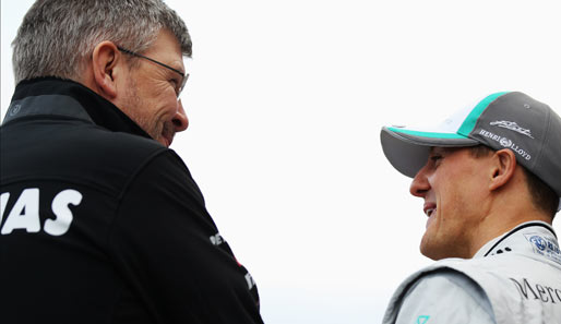 Ross Brawn (r.) arbeitet schon seit vielen Jahren mit Michael Schumacher zusammen