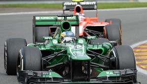 Charles Pic fährt im Caterham Jules Bianchi davon