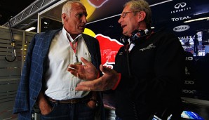 Dietrich Mateschitz (l.) glaubt nicht mehr an eine Titelverteidigung von Red Bull