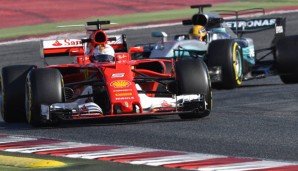 Sebastian Vettel und Lewis Hamilton stritten sich vor dem F1-Auftakt 2017 fast um die Favoritenrolle