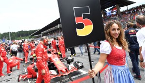 Diese junge Dame passt auf Sebastian Vettel auf. Gibt schlimmeres, oder?