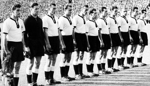 Ulrich Biesinger (3.v.l.), Weltmeister von 1954, ist im Alter von 77 Jahren verstorben