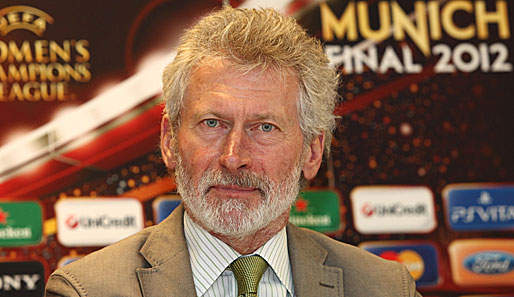 Paul Breitner glaubt, dass Brasilien 2014 mehr internationale Erfahrung benötigt