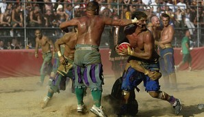 Beim Calcio Storico Fiorentino gibt es in Sachen Körpereinsatz keine Regeln