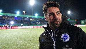 Ismail Atalan bekam die UEFA-Pro-Lizenz überreicht