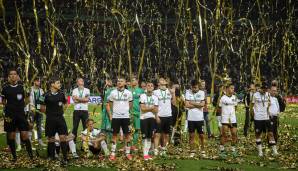 Motiv: Eintracht Frankfurt nach dem verlorenen Pokalfinale. Fotografin: Maja Hitij. Hangst: "Symbolischer kann man die Gefühle der Frankfurter nicht festhalten. Großartig und eines meiner absoluten Lieblingsbilder"