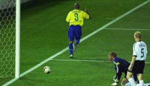 Die Brasilianer waren am Ende jedoch eine Nummer zu groß für die Truppe von Rudi Völler. Ein Doppelpack von Ronaldo besiegelte die Niederlage. Kahn, der nicht seinen besten Tag erwischt hatte, war am Boden zerstört.