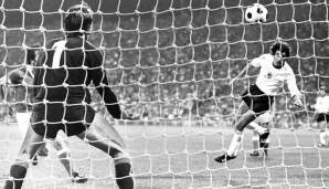 Die meisten kennen Hitzfeld nur noch als Trainer. Dabei war er auch ein ganz passabler Mittelstürmer. Er vertrat unter anderem die deutsche Nationalmannschaft bei den Olympischen Spielen 1972. Hitzfeld erzielte das zwischenzeitliche 2:2 gegen die DDR.