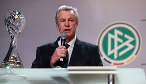 Doch Hitzfeld blieb bei seinem Entschluss, nicht ins Trainergeschäft zurückkehren zu wollen. 2016 erhielt er vom DFB den Ehrenpreis für sein Lebenswerk. "So etwas Großes zu schaffen, hätte ich mir früher nicht träumen lassen", sagte Hitzfeld.