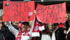 Weil es kein Foto von der Partie gibt, hier ein paar Groupies, die ein Ferkel von Schweini wollen. Damals hatte auch Andreas Ottl noch Groupies. Oder ein Groupie. Das Spiel hat übrigens Chicago Fire mit 2:3 verloren.