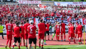 Applaus für die geschlagene Mannschaft des TuS Immendorf.