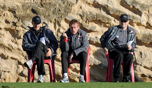 Der Think Tank in Hoffenheim: Helmut Groß mit Ralf Rangnick und Co-Trainer Peter Zeidler (v.r.)