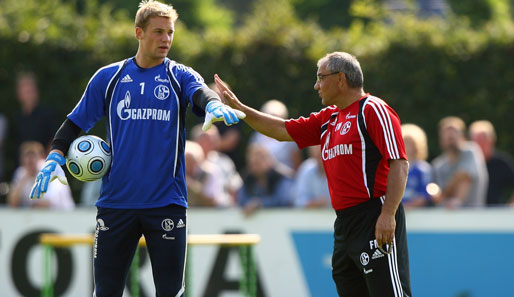 Felix Magath (r.) hat erneut einen Verkauf von Manuel Neuer ausgeschlossen